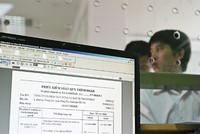 Kích cầu không thể bằng bơm tiền ào ạt